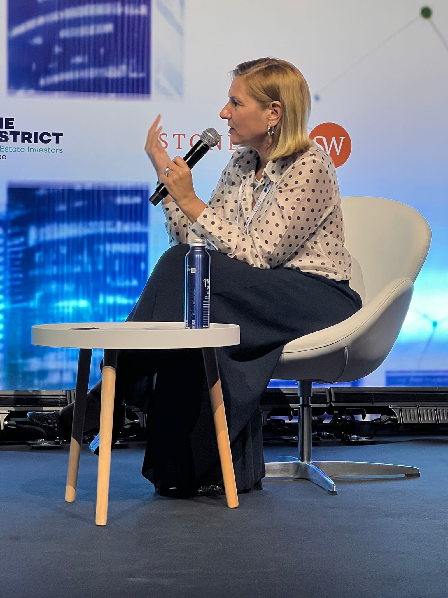 Sabina Bofill, Directora Comercial de Alting Grupo Inmobiliario participó como moderadora en The District Show World Summit 2025.
